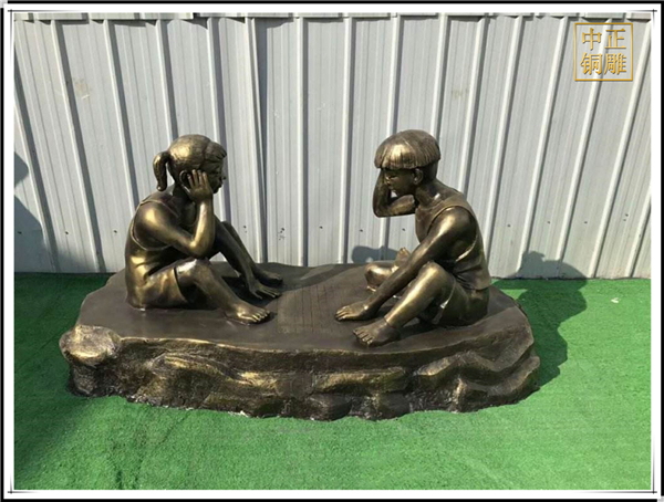 小孩下棋雕塑.jpg 小孩下棋雕塑.jpg