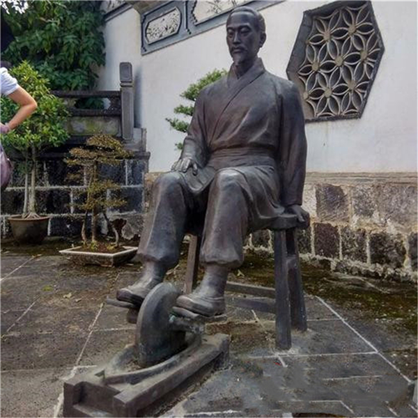 廣場(chǎng)中醫(yī)文化雕塑.jpg 廣場(chǎng)中醫(yī)文化雕塑.jpg