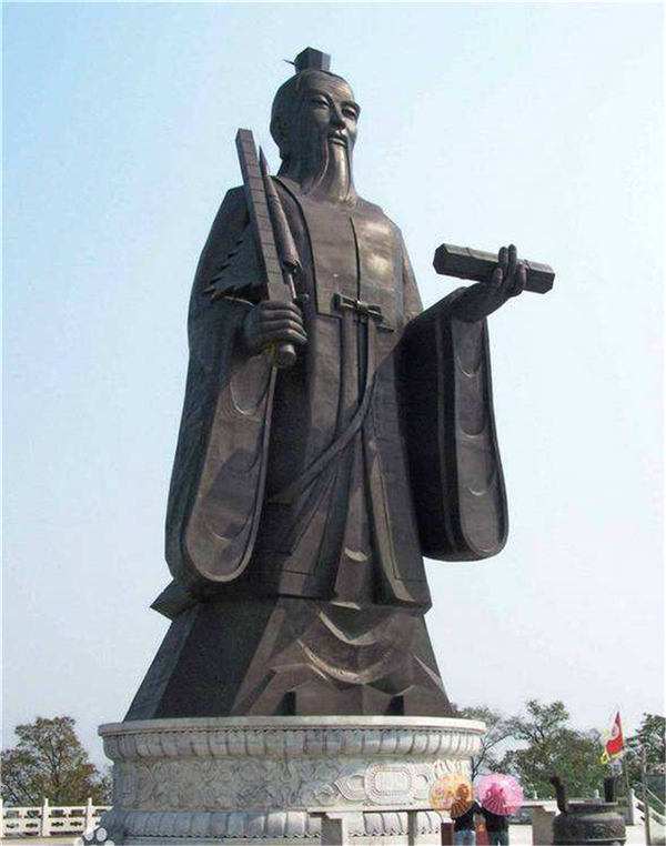 廣場(chǎng)大型人物雕塑.jpg 廣場(chǎng)大型人物雕塑.jpg