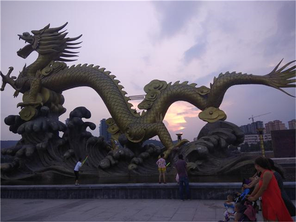 廣場大型龍雕塑.jpg 廣場大型龍雕塑.jpg