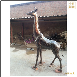 小型長(zhǎng)頸鹿雕塑